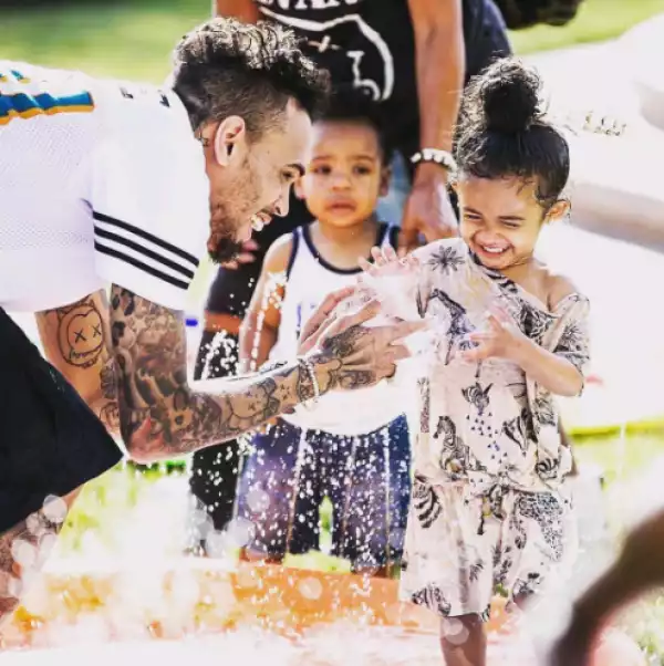 Adorable new photo of Chris Brown and daughter